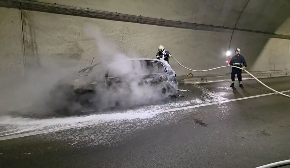 Shkrumbohet nga flakët “Volkswagen” brenda në tunelin e Skërficës