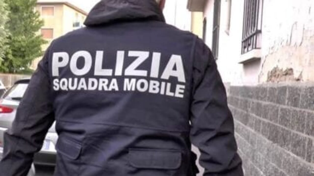 Shkuan t’i sekuestronin armën, por rezultoi lodër… Policia italiane nuk del “duarbosh” nga shtëpia e shqiptarit, i kapin sasi të madhe kokaine