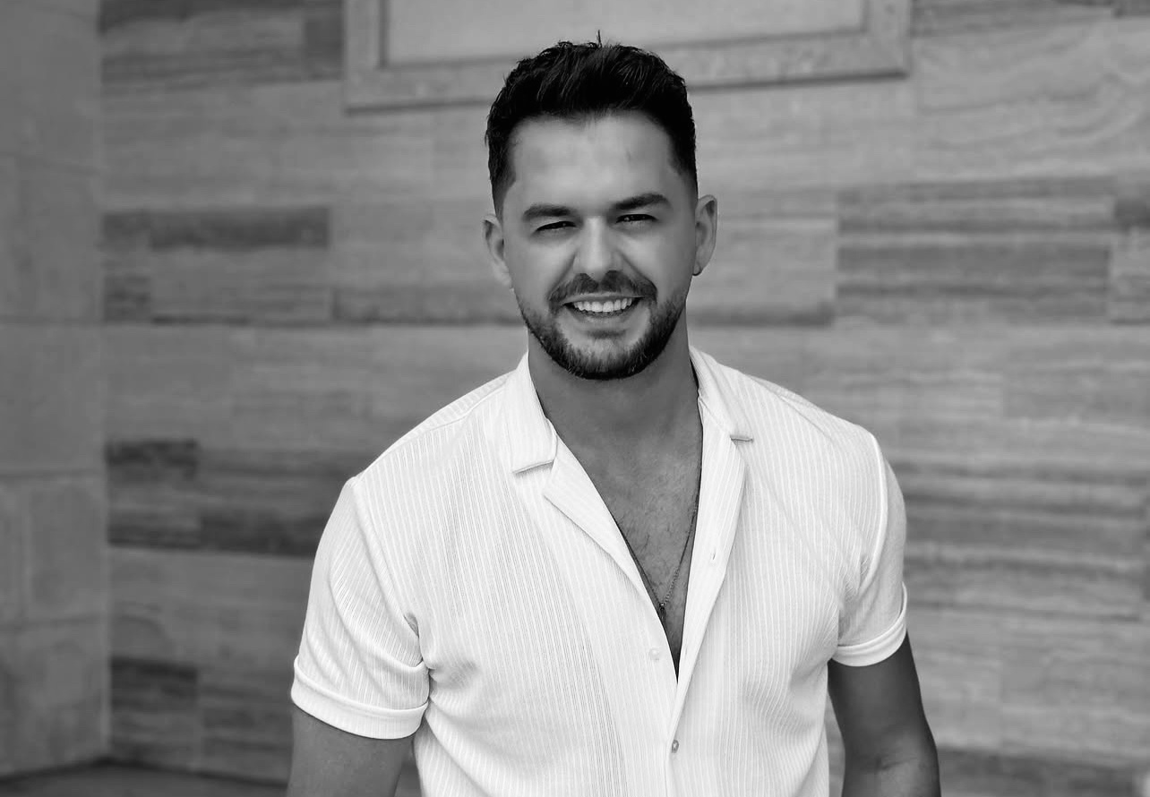 Shpat Kasapi, një zë që shoqëroi brezat. Rikthimi televiziv që mbeti i parealizuar