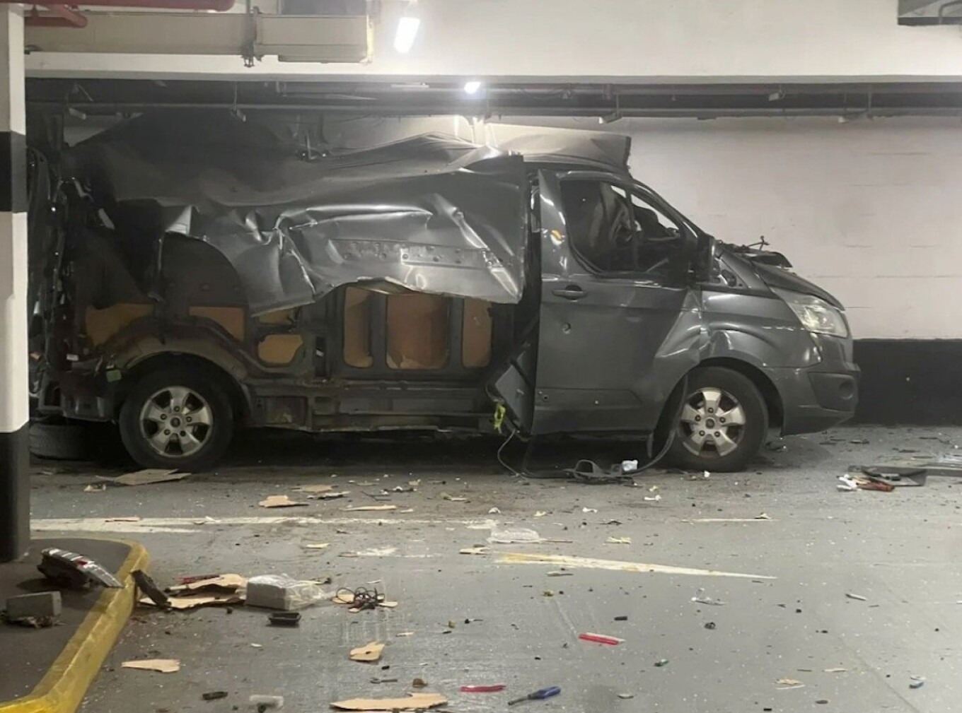 Shpërthen një furgon në një parking nëntokësor në Londër, një i plagosur me djegie