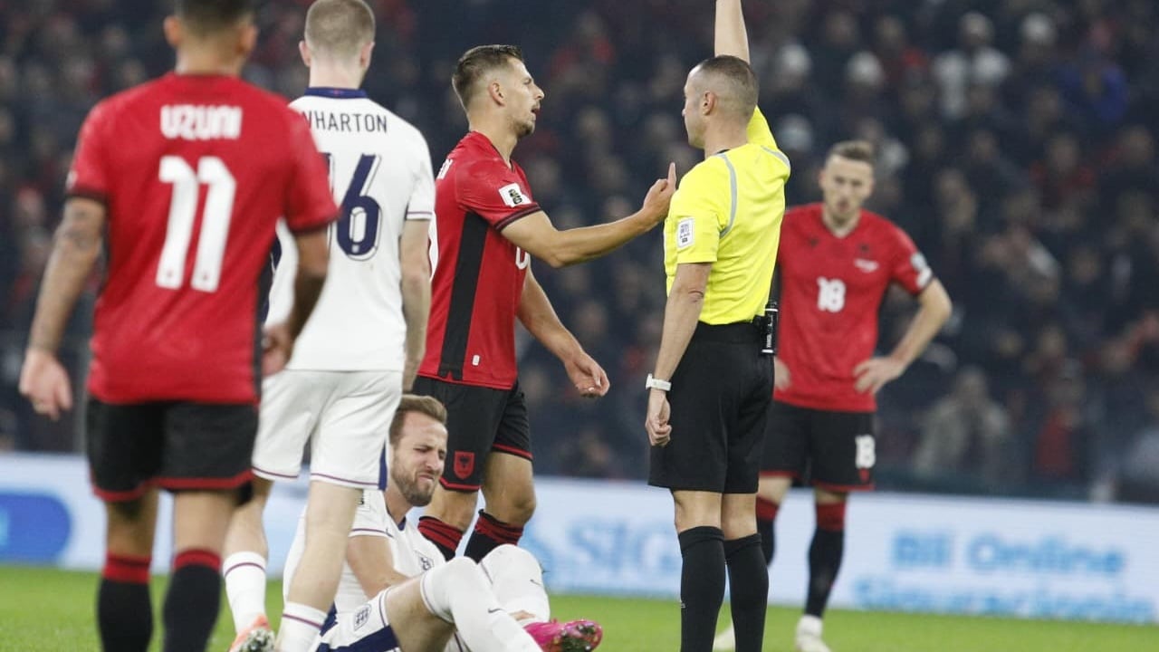 Shqipëri-Angli, Strakosha shpëton portën kuqezi, mbyllet pa gola pjesa e parë