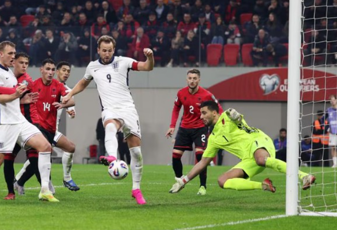 Shqipëria luan futboll, Anglia shënon golat! “Tre Luanët” kafshojnë shqiponjat, humbje që nuk dhemb