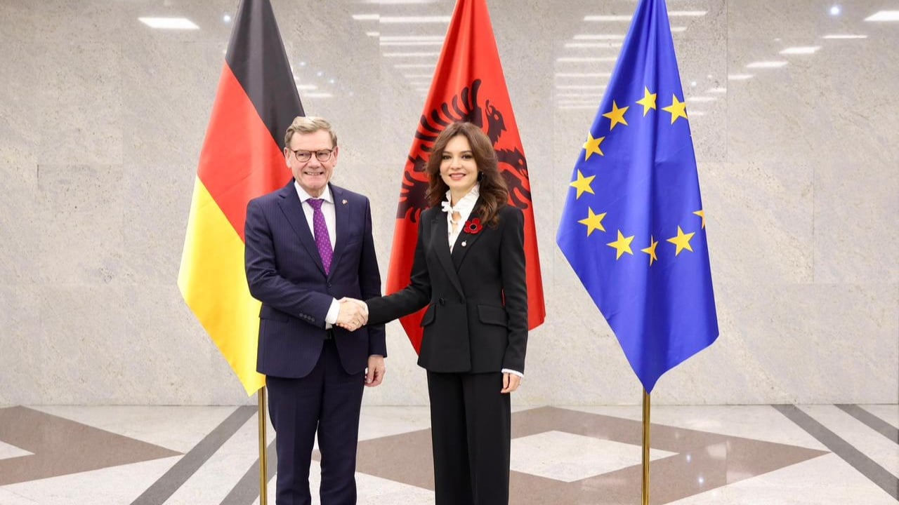 “Shqipëria, vendosmëri drejt BE”/ Ministri i Jashtëm i Gjermanisë në Tiranë, takon ministren Spiropali dhe Altin Dumanin