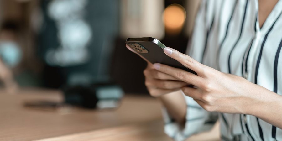 Shqiptarët braktisin SMS-të, konsumi i internetit celular arrin shifra rekord, ja çfarë po ndodh