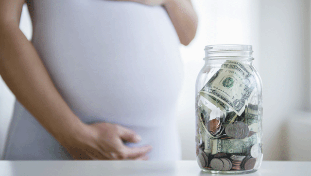 Shtatzënë para apo pas të 30-ve, ja si ndikon kjo zgjedhje në gjendjen ekonomike të një gruaje