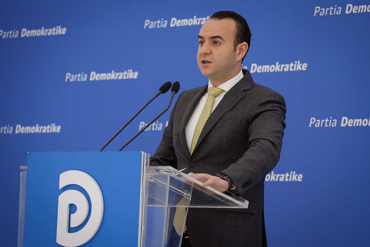 “Si njihte Belinda turqit, por Edi! Kryeministri 60 sms me Berberin”,Balliu: Me hir a pahir, ta nxjerrim Ramën nga zyra