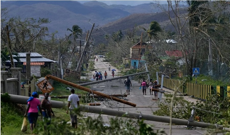Si të siguroheni që jeni të mbuluar nga sigurimi i udhëtimit nëse moti ekstrem ju godet në udhëtim