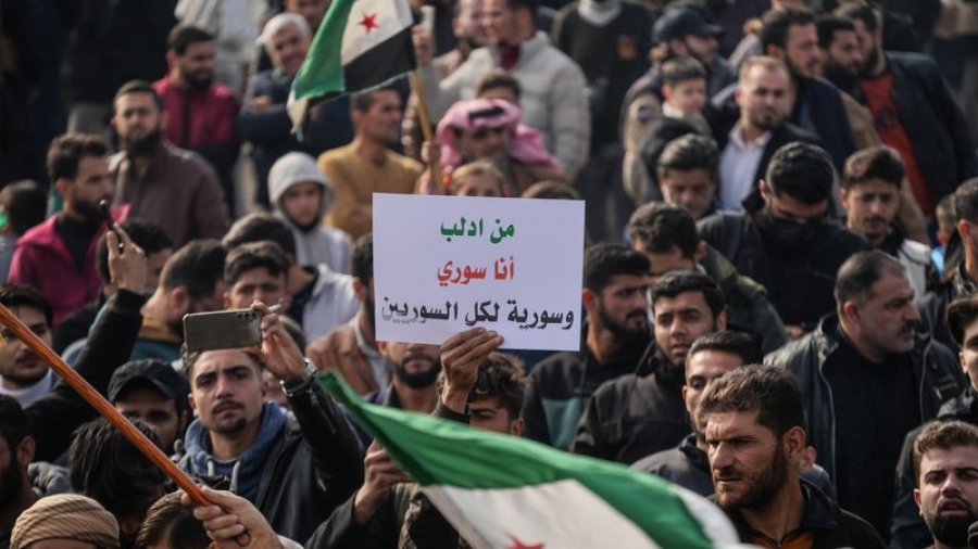 Sirianët festojnë përvjetorin e betejës kundër ish-liderit al-Assad