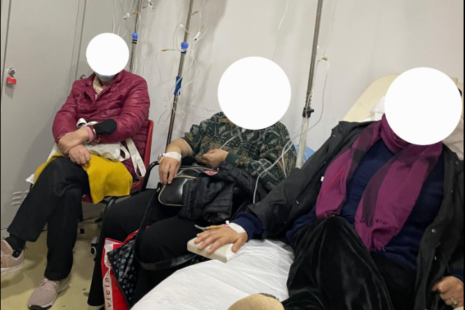 Situatë alarmante/ Pacientët e Onkologjikut trajtohen pa poltronë, pa pajisje dhe pa dinjitet