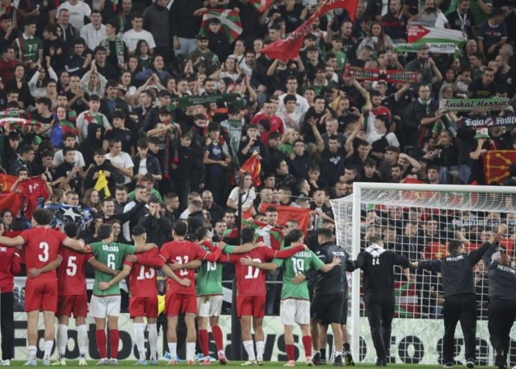 Skena emocionale: 50 mijë spanjollë, brohoritje për Palestinën për 90 minuta