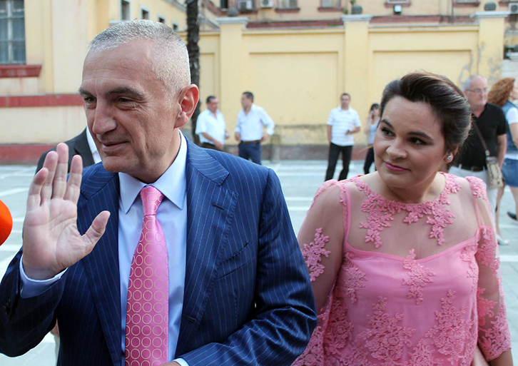 “S’më hëngri politika, por shokët”, Kryemadhi flet për jetën personale: Nëse më parë në krevat kisha Ilirin, sot kam…