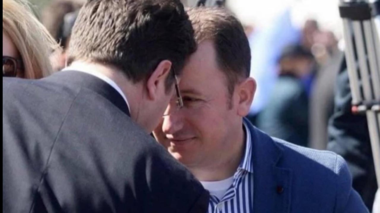 Sot 12 vjet nga aksidenti që i mori jetën Sokol Olldashit, ish-ministri Halimi: Kujtimi yt aq i gjallë sa dreka e ditës së fundit te…