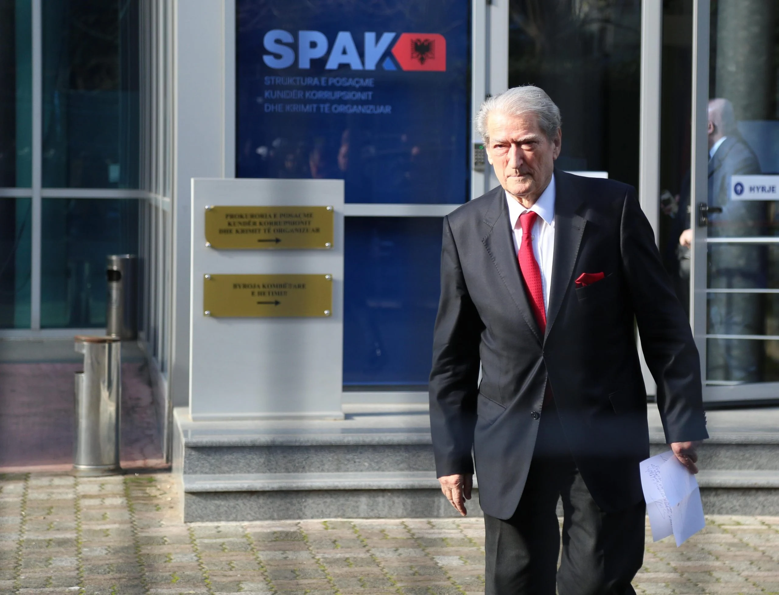 SPAK e thirri për të dëshmuar, Sali Berisha nuk paraqitet për 21 Janarin