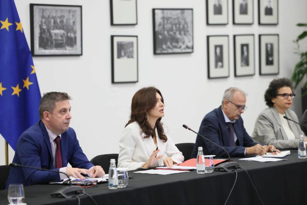 Spiropali me 27 ambasadorët shqiptarë: Fazë e re bashkëveprimi për ofensivën diplomatike të integrimit