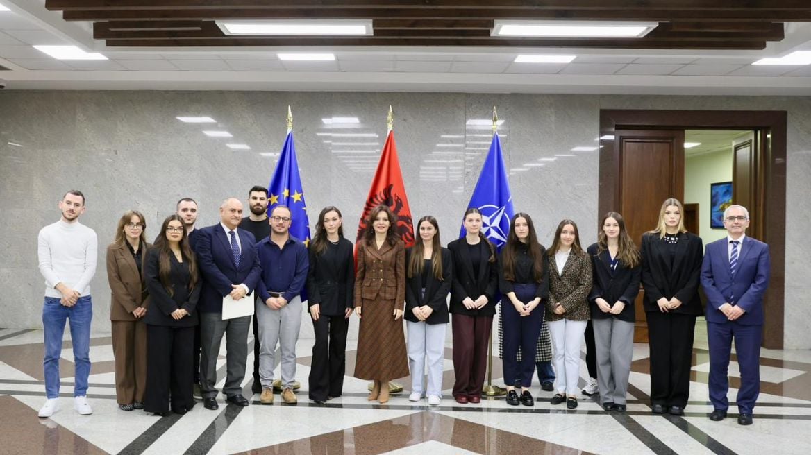 Spiropali me të rinjtë e programit kombëtar të praktikave në ministrinë e Punëve të Jashtme: Diplomacia e hapur ndaj talenteve të reja, prioritetet për Shqipërinë Europiane