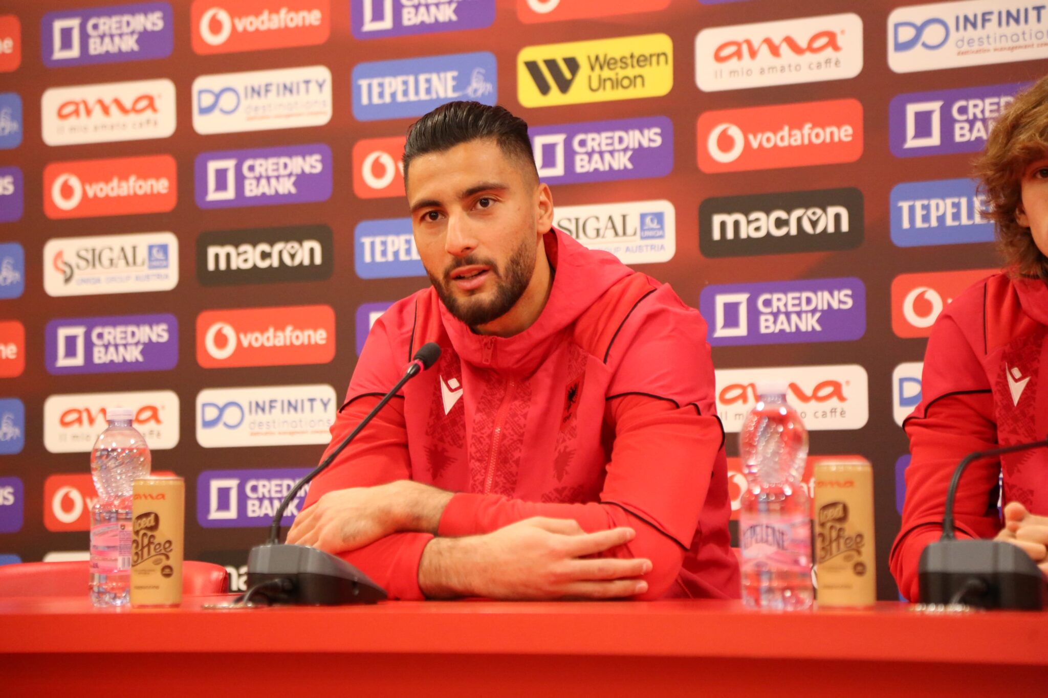 Strakosha: E zgjodha Shqipërinë prej familjes, por kam lindur në Athinë. Kjo është shtëpia ime