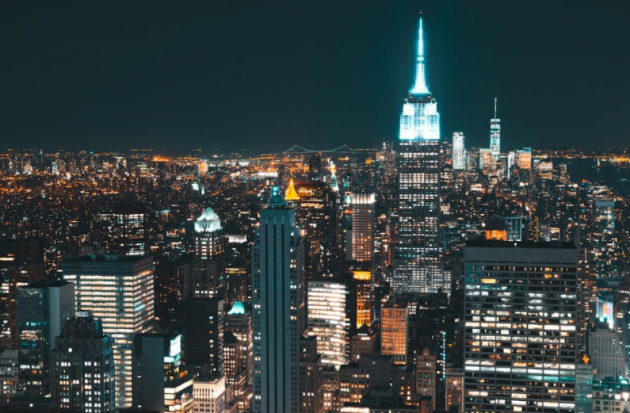 Studimi: Dritat e forta gjatë natës rrisin rrezikun e infarktit dhe goditjes në tru