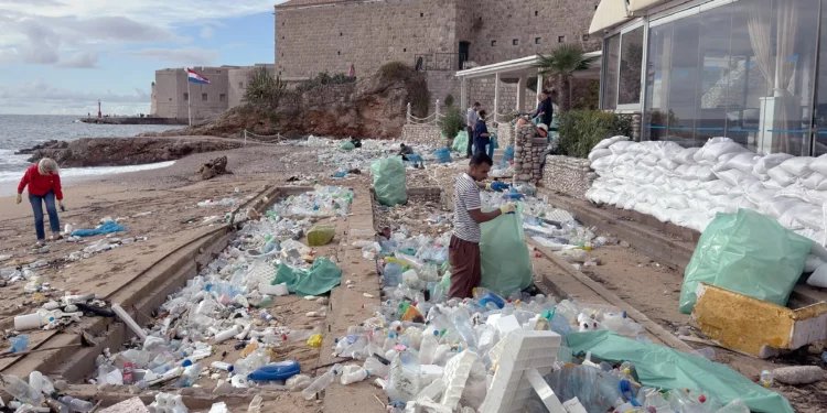 Stuhia në Adriatik mbush Dubrovnikun me mbeturina, autoritetet kroate thonë se vijnë nga Shqipëria