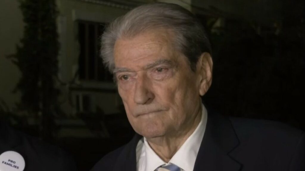 Sulmet ndaj Gonzatos, tërhiqet Berisha: Nëse ambasadori i quan fyerje, i kërkoj falje!