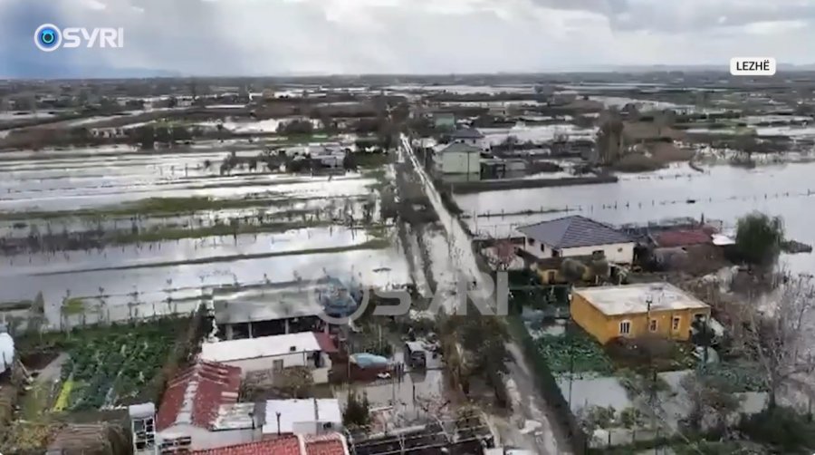 SYRI TV/ Shqipëria e përmbytur, rëndohet situata, banorët akuza institucioneve shtetërore