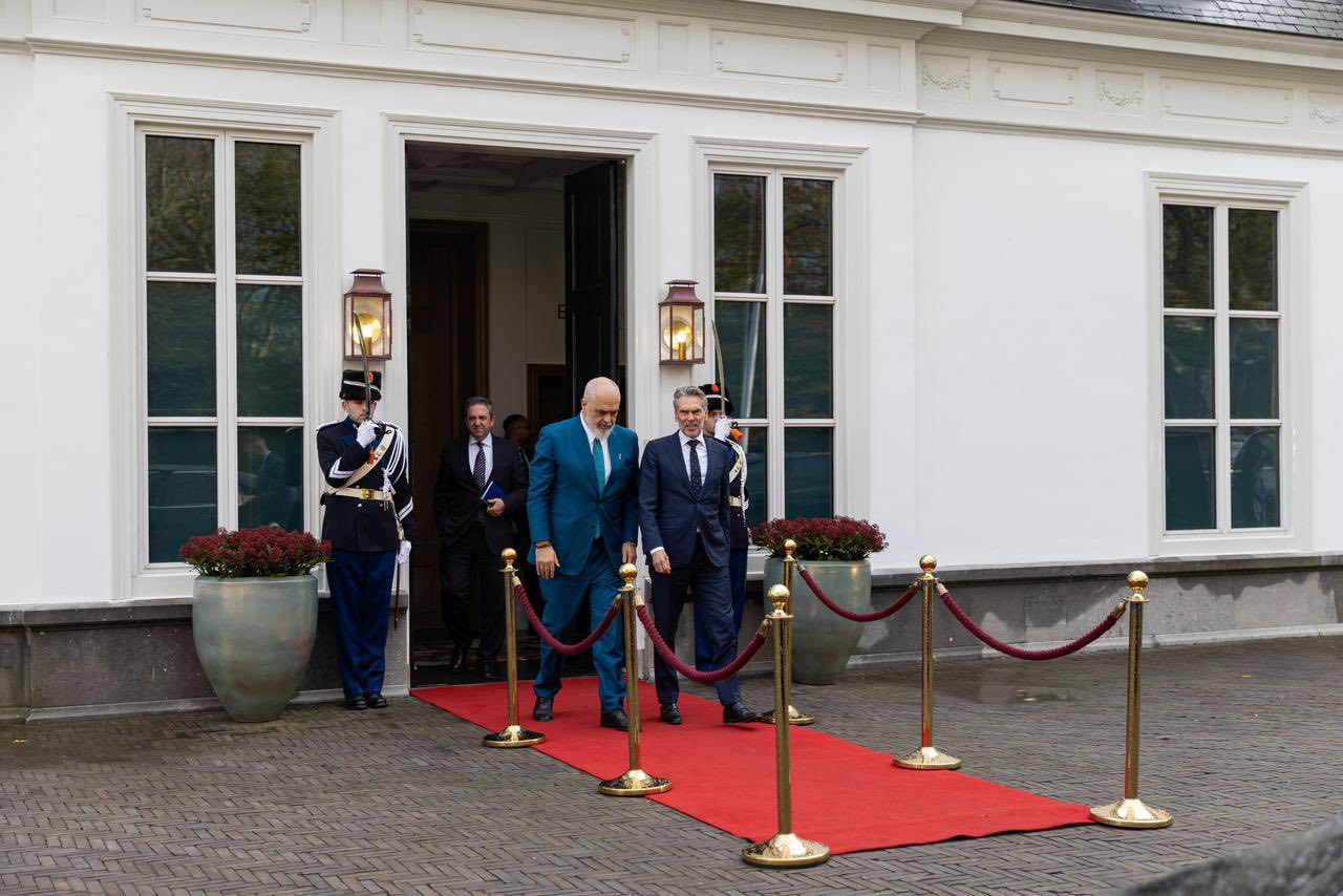 Takimi me homologun holandez, Rama publikon fotot nga rezidenca kryeministrore në Hagë: Folëm për marrëveshjen e partneritetit strategjik