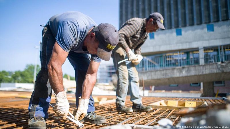 Të huajt paguhen 500-700 euro. Ja sa pagë kërkojnë shqiptarët!