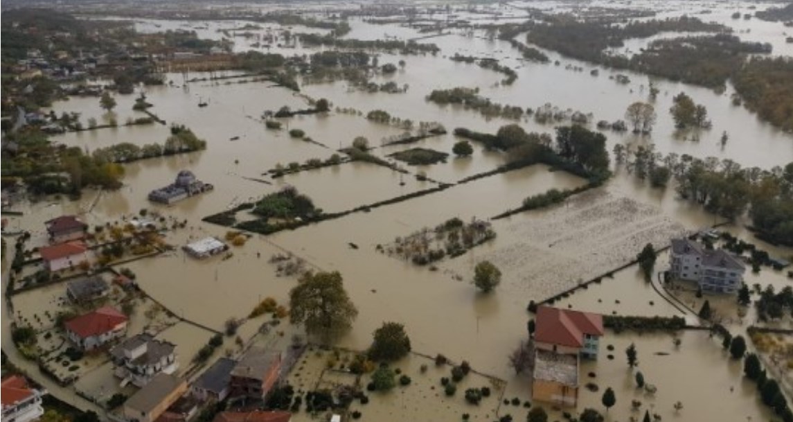 Të mërkurën rikthehen reshjet në disa qarqe, ja zonat që rrezikojnë