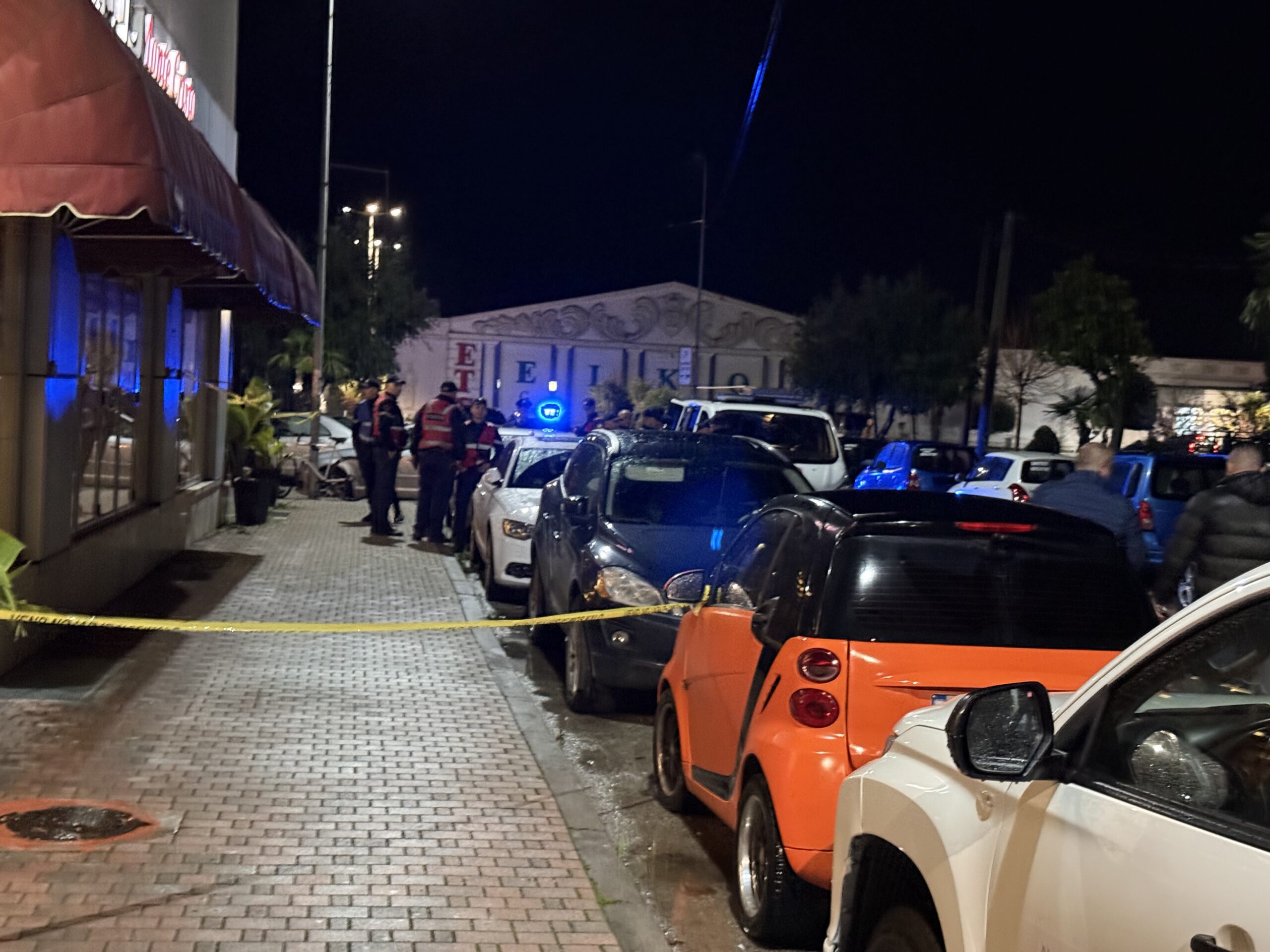 Të shtëna me armë në Fier, Policia në kërkim të 2 personave pas konfliktit të ndodhur në një lokal në lagjen “8 Shkurti”