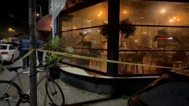 Të shtënat në një lokal në Fier/ Policia njoftim zyrtar: Dy persona të shpallur në kërkim, 33-vjeçari qëlloi me armë…