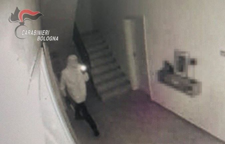 Tentoi të vidhte banesat, kurthi me ‘bombol tymi’ dhe kamerat tradhtojnë ‘skifterin’ shqiptarë