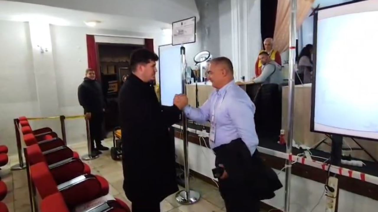 Tepelena mbyll procesin e numërimit të votave, fiton kandidati socialist, shtrëngim duarsh pas shpalljes së rezultatit