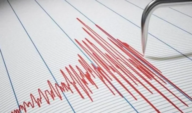 Tërmet me magnitudë 6.6 godet Indonezinë