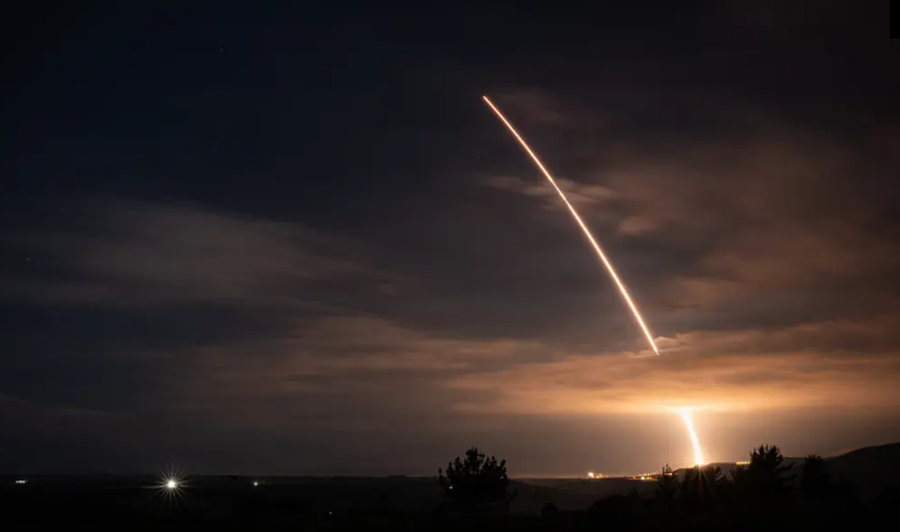 Thirrja e Trump për rifillimin e testeve të armëve bërthamore/SHBA lëshon raketën balistike ndërkontinentale