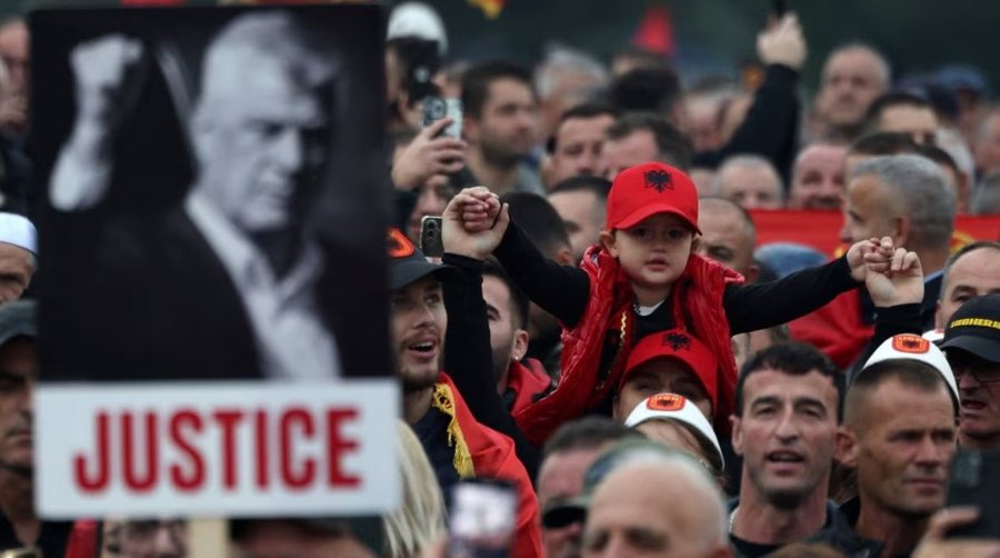 Thirrjet kundër gjyqit ndaj ish-krerëve të UÇK-së arrijnë në Strasburg