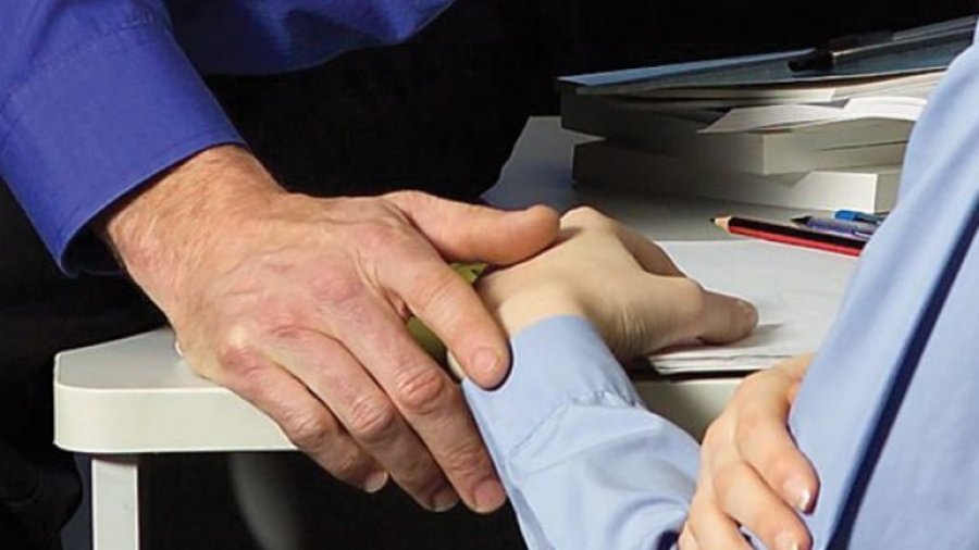 Tiranë/ 71-vjeçari nën hetim, dyshohet se ngacmoi seksualisht një 25-vjeçare