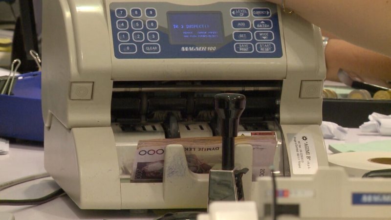 Transaksionet bankare, në nivele rekord/ BSH: 1.3 trilionë lekë lëvizje në tetor