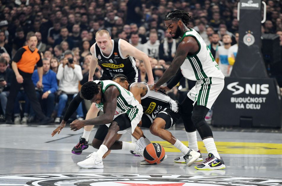 Tri skuadra udhëheqin Euroleague pas raundit të 13-të, fitojnë edhe Fenerbahce, Real e Barça