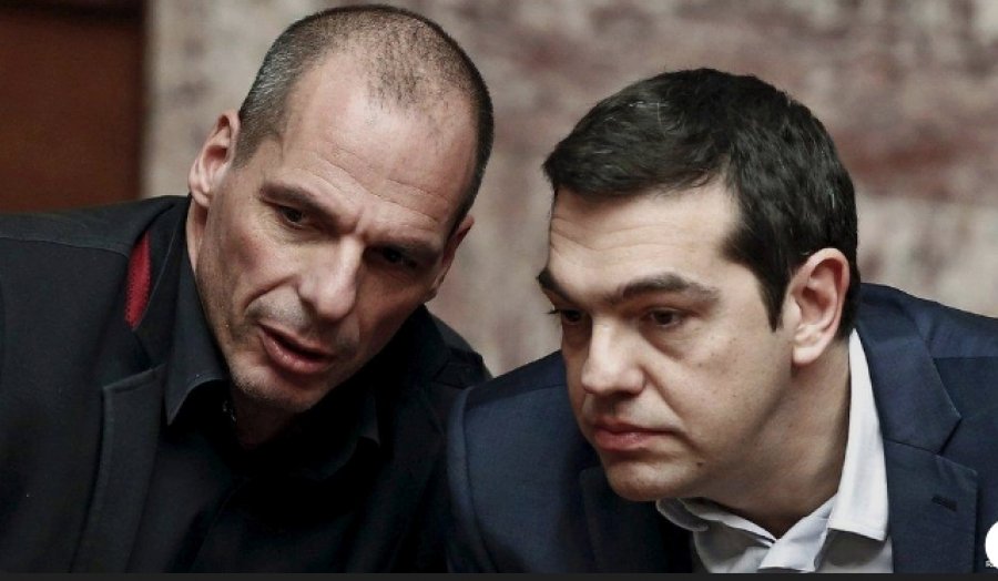 Tsipras godet Varoufakis në kujtimet e reja: Eksperimentonte me Greqinë për teoritë e tij ekonomike
