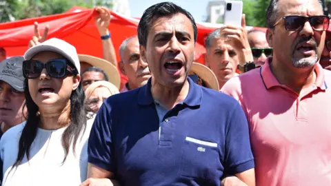 Tunizia dënon me burg dhjetëra figura të opozitës