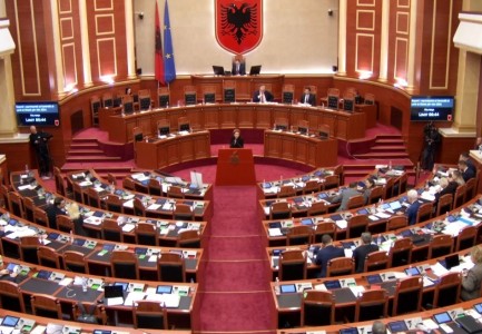 “Turp”/ Dosja ‘Balluku’, Xhixho: Si askund në botë, një zv.kryeministre në hetim, s’jep dorëheqjen, as e shkarkojnë