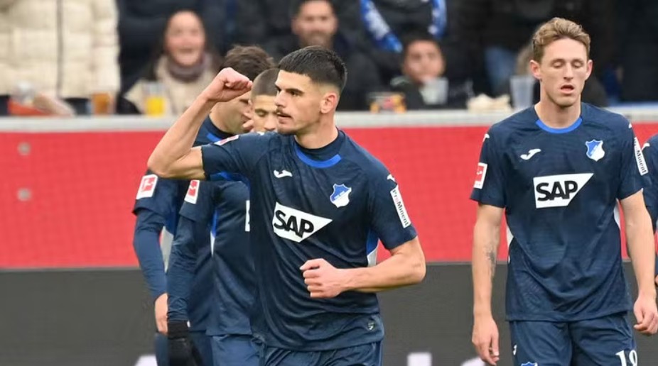 Turpërohet keq portieri shqiptar në Bundesligë, pëson 6 gola. Mbrojtësi i Kosovës gjen golin e parë (video)