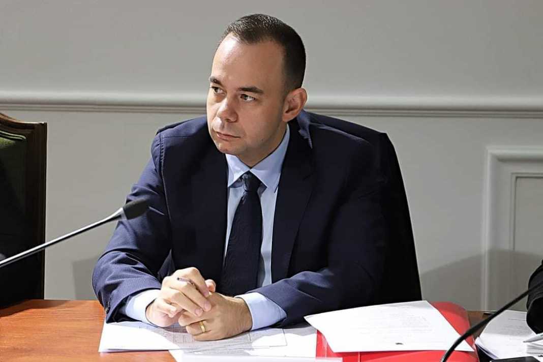 U dënua me 2 vite e 8 muaj burg, pritet të lirohet ish-deputeti Alqi Bllako, GJKKO: E ka shlyer me paraburgimin