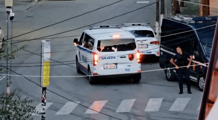 U gjet e pajetë në lumin Shkumbin, policia identifikon viktimën: 55-vjeçarja ishte larguar nga një qendër sociale dhe…