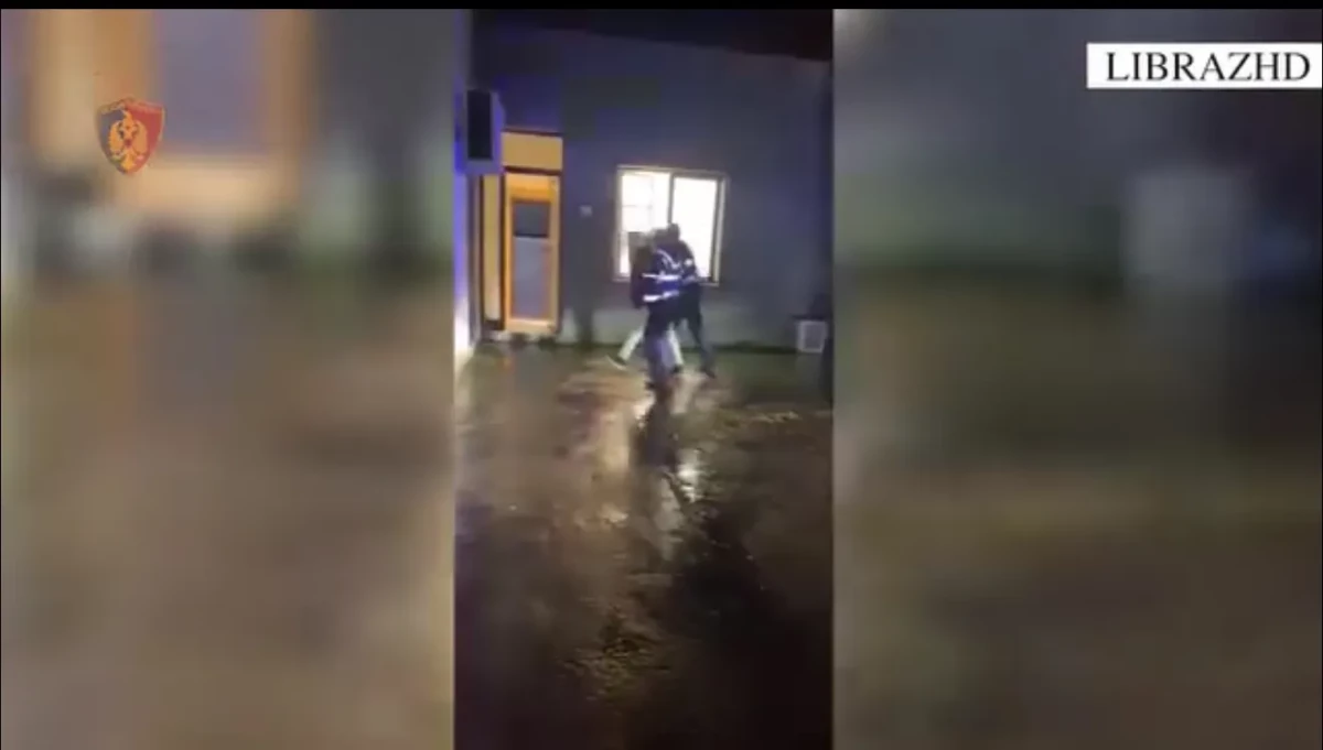 U helmuan e grabitën nga dhëndri në Librazhd, flet e moshuara: Sa mora pensionin, më tha pije këtë…