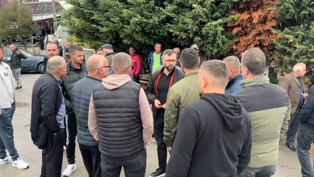 “U provokua”, banorët e Çërravës protestojnë për arrestimin e bashkëfshatarit të tyre, kërkojnë lirimin e tij