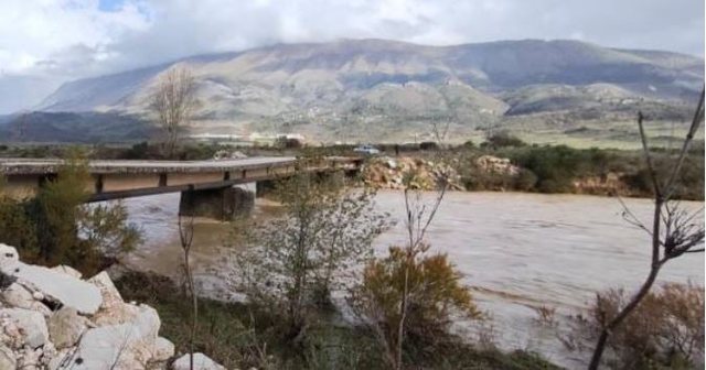 Ura e Glinës shembet, pesë fshatra në Dropull mbeten të izoluara