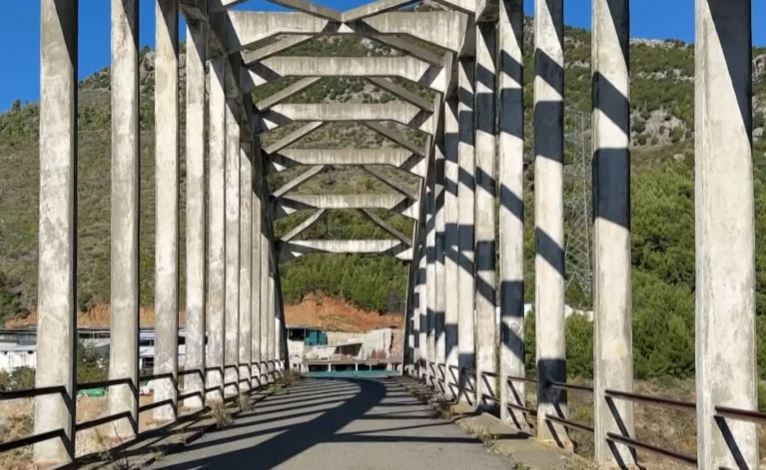 Ura historike mbi lumin Mat në rrezik shembjeje pas prurjeve të mëdha nga reshjet e fundit