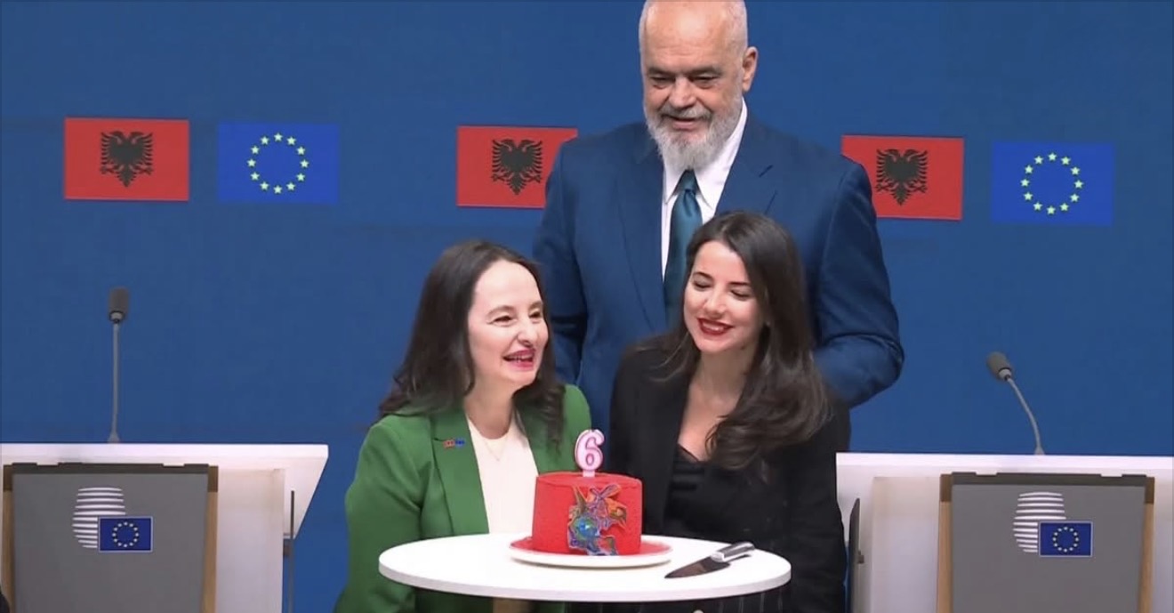 “Urime Shqipëri”, festë në Bruksel për hapjen e negociatat për grupkapitullin e fundit/ Kos: Kjo tregon sa lart keni ecur
