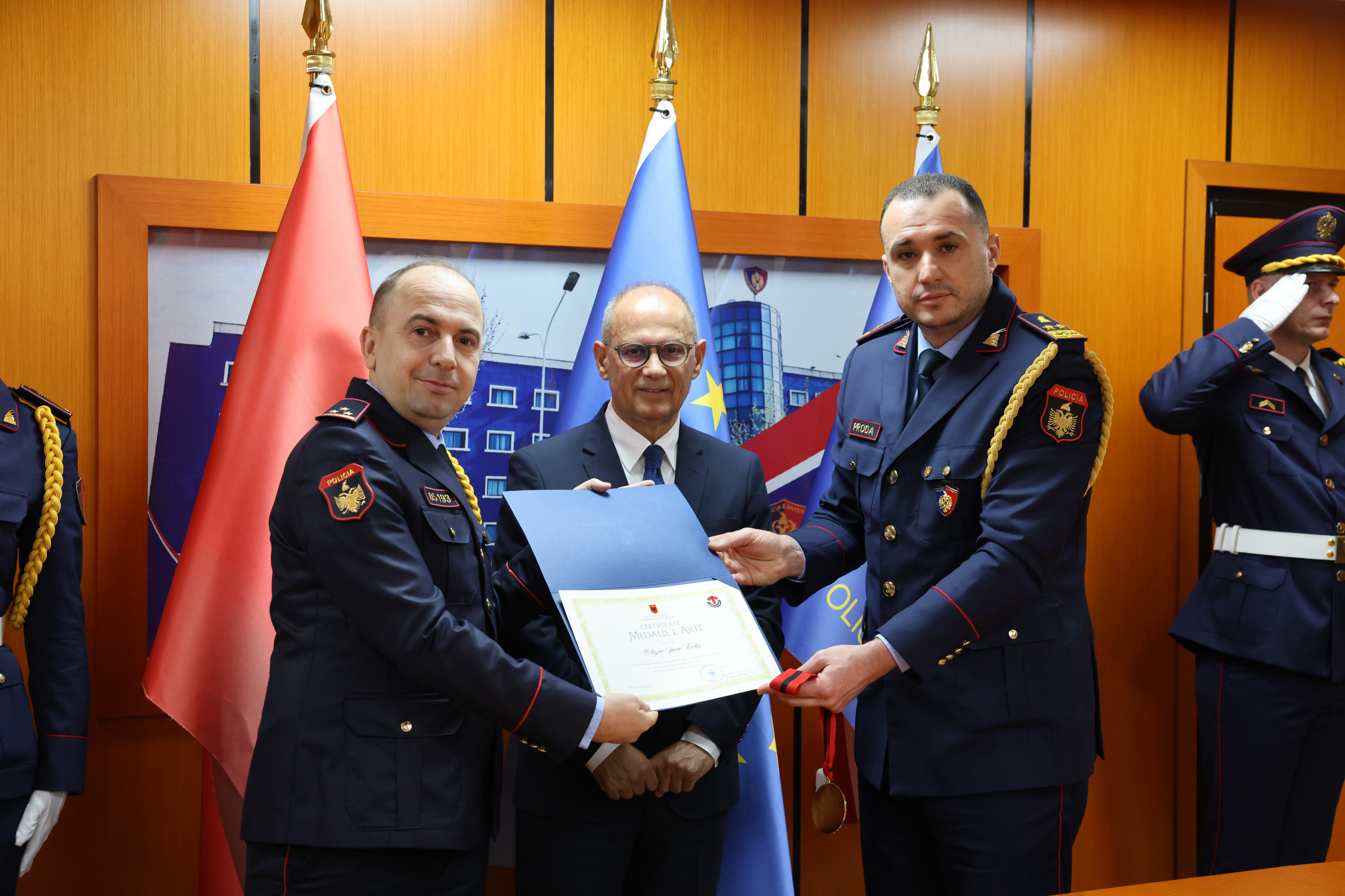 UT vlerëson me Medalje Ari dhe Argjendi dy drejtues të Policisë së Shtetit
