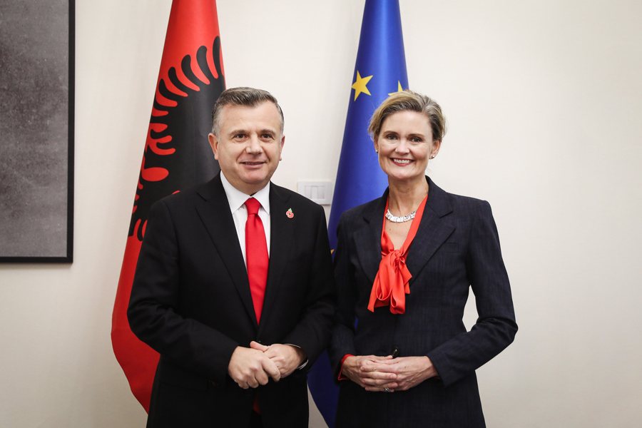 VanHorn takohet me Ballën dhe Bardhin, çfarë diskutuan